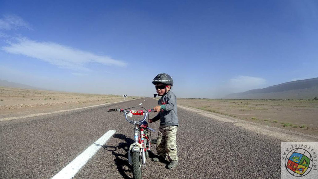 Na pustyni najlepiej uczy się jazdy na rowerze.